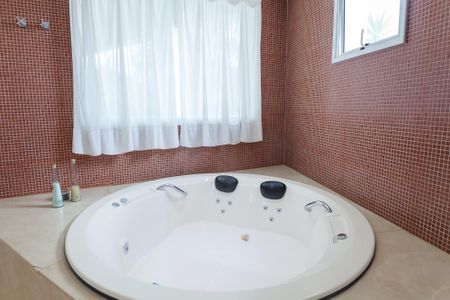 Casa de condomínio para alugar com 2300m², 5 quartos e 10 vagasbanheiro suite 5 / master 