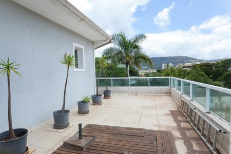 Casa de condomínio para alugar com 2300m², 5 quartos e 10 vagasVaranda