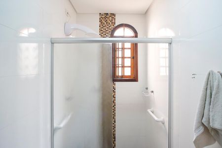 Casa à venda com 295m², 4 quartos e 3 vagasBanheiro da suíte