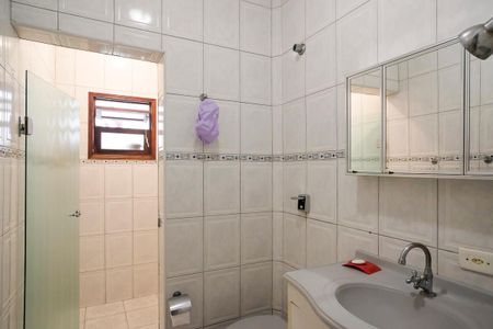 Casa à venda com 295m², 4 quartos e 3 vagasBanheiro 2