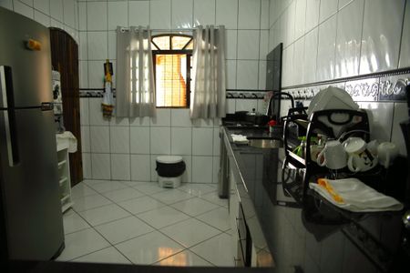 Casa à venda com 180m², 3 quartos e 2 vagasCozinha 
