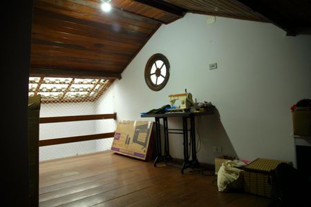 Casa à venda com 180m², 3 quartos e 2 vagasSotão ( mesanino) 