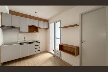 sala e cozinha de apartamento à venda com 2 quartos, 30m² em Vila Plana, São Paulo