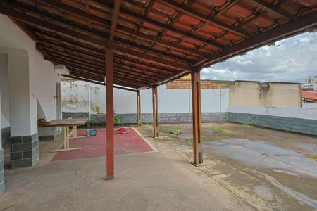 Casa à venda com 737m², 4 quartos e 3 vagas