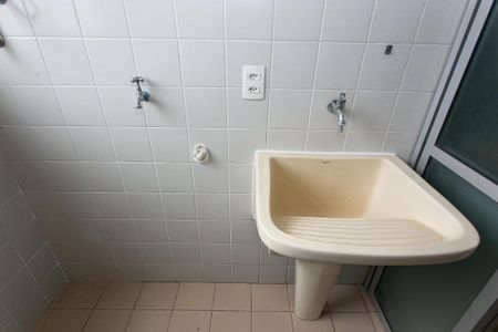 Apartamento à venda com 65m², 3 quartos e 1 vagaÁrea de Serviço