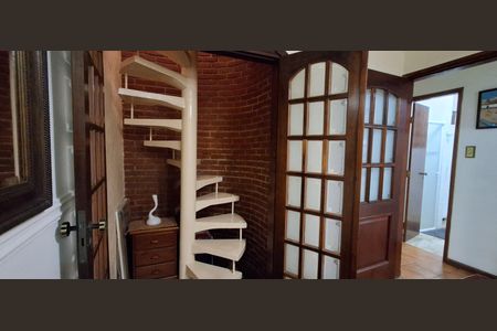 Casa à venda com 223m², 3 quartos e 3 vagasEscada