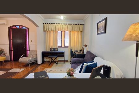 Casa à venda com 223m², 3 quartos e 3 vagasSala