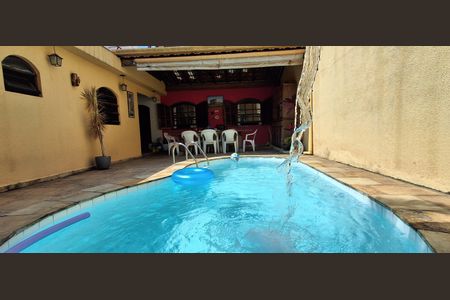 Casa à venda com 223m², 3 quartos e 3 vagasPiscina 