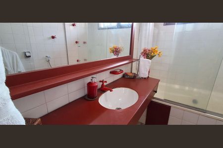 Casa à venda com 223m², 3 quartos e 3 vagasBanheiro Suíte 