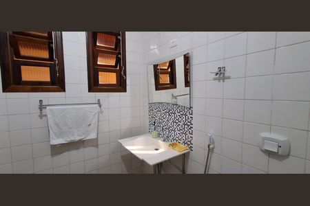 Casa à venda com 223m², 3 quartos e 3 vagasBanheiro Social 