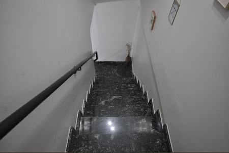 Casa à venda com 234m², 4 quartos e 2 vagasEscada