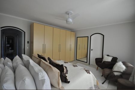 Casa à venda com 234m², 4 quartos e 2 vagasQuarto Suíte