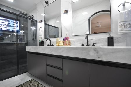 Banheiro do Quarto Suíte de casa à venda com 4 quartos, 234m² em Vila Constança, São Paulo