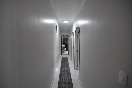 Casa à venda com 234m², 4 quartos e 2 vagasCorredor