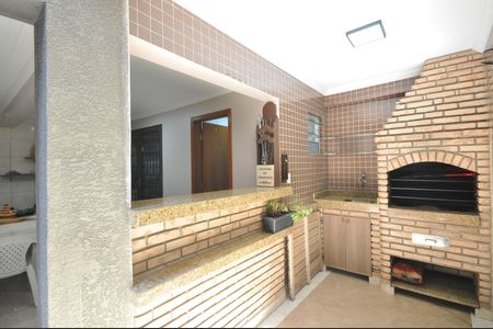 Casa à venda com 234m², 4 quartos e 2 vagasChurrasqueira