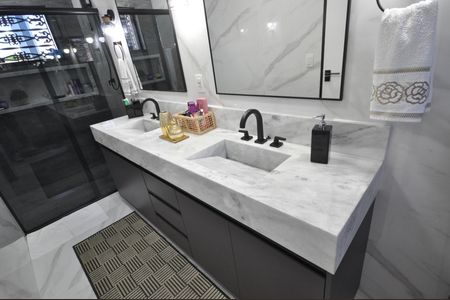 Casa à venda com 234m², 4 quartos e 2 vagasBanheiro do Quarto Suíte