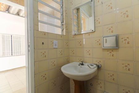 Casa para alugar com 280m², 3 quartos e 1 vaga Casa para alugar com 280m², 3 quartos e 1 vagaBanheiro de Serviço