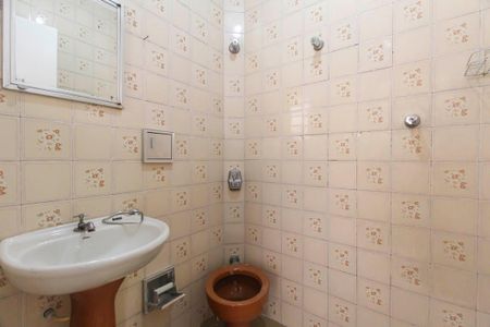 Casa para alugar com 280m², 3 quartos e 1 vaga Casa para alugar com 280m², 3 quartos e 1 vagaBanheiro de Serviço