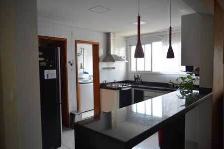 Apartamento à venda com 103m², 3 quartos e 2 vagasCozinha