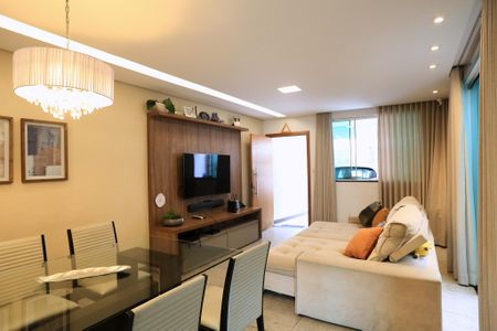 Sala de casa à venda com 3 quartos, 209m² em Alvorada, Belo Horizonte