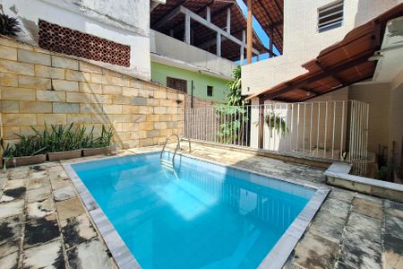 Casa à venda com 136m², 5 quartos e 1 vagaQuintal