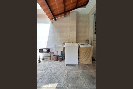 Casa à venda com 136m², 5 quartos e 1 vagaÁrea de Serviço