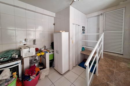 Casa à venda com 136m², 5 quartos e 1 vagaÁrea de Serviço