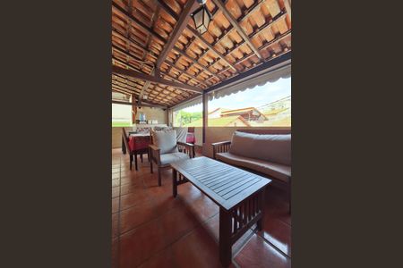 Casa à venda com 136m², 5 quartos e 1 vagaTerraço