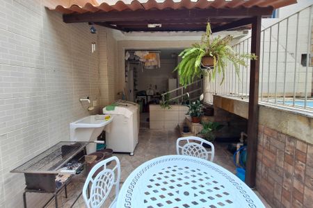 Casa à venda com 136m², 5 quartos e 1 vagaQuintal