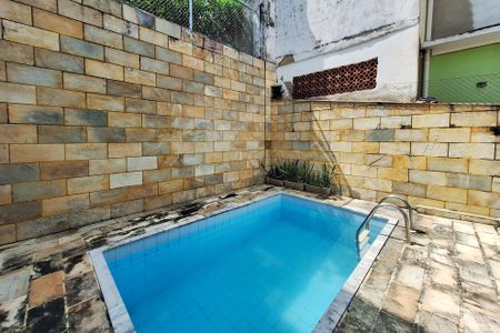 Casa à venda com 136m², 5 quartos e 1 vagaQuintal