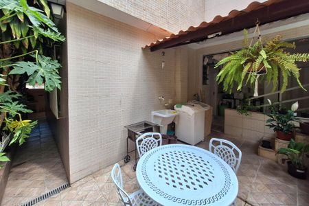 Casa à venda com 136m², 5 quartos e 1 vagaQuintal