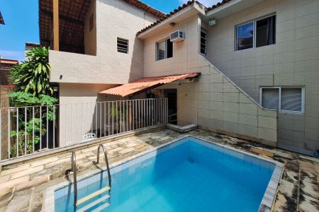 Casa à venda com 136m², 5 quartos e 1 vagaQuintal