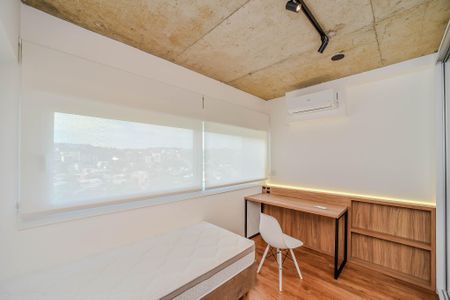 Suíte 1 de apartamento para alugar com 2 quartos, 80m² em Vila Ipiranga, Porto Alegre