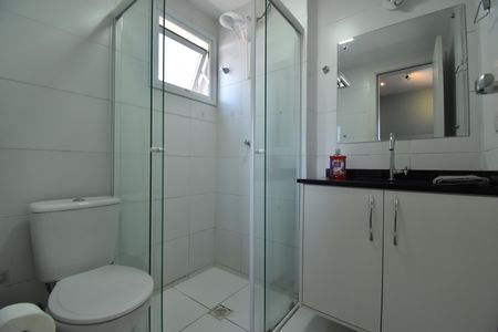Banheiro de apartamento para alugar com 1 quarto, 27m² em Cristo Rei, Curitiba