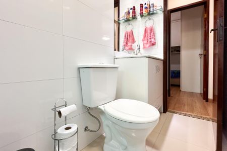 Apartamento à venda com 61m², 2 quartos e 1 vaga Apartamento à venda com 61m², 2 quartos e 1 vagaBanheiro Social