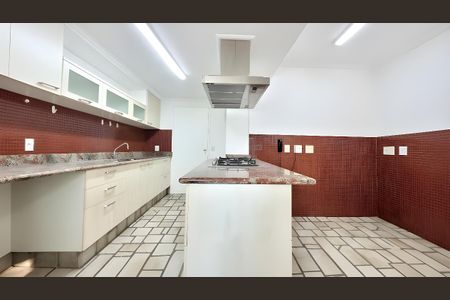 Apartamento para alugar com 123m², 6 quartos e 3 vagas