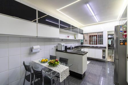 Casa à venda com 218m², 3 quartos e 4 vagasCozinha
