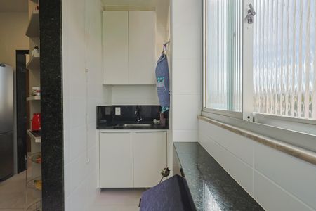 Apartamento à venda com 110m², 3 quartos e 1 vagaÁrea de Serviço