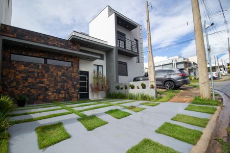 Casa de condomínio para alugar com 160m², 3 quartos e 2 vagas Casa de condomínio para alugar com 160m², 3 quartos e 2 vagasFachada