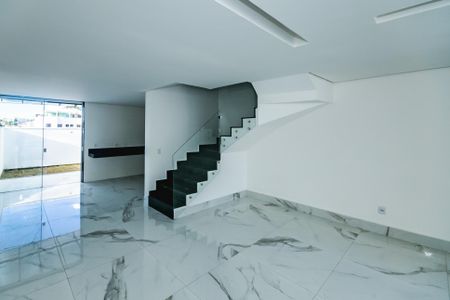 Casa à venda com 3 quartos, 110m² em Santa Monica, Belo Horizonte