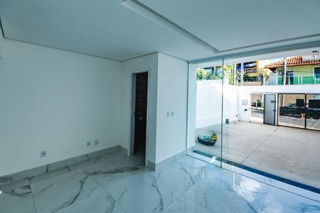 Casa à venda com 3 quartos, 110m² em Santa Monica, Belo Horizonte