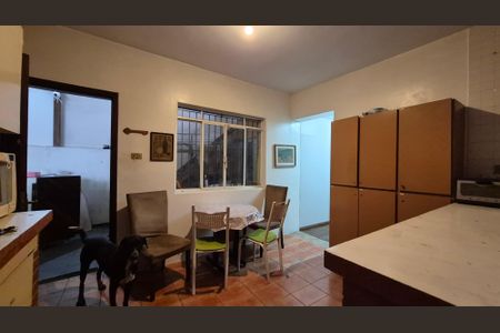 Casa à venda com 329m², 4 quartos e 6 vagasCozinha 2