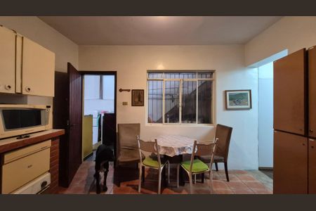 Casa à venda com 329m², 4 quartos e 6 vagasCozinha 2