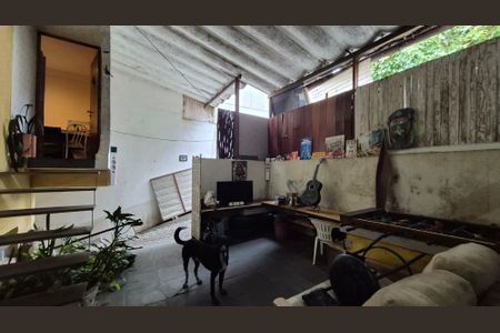 Casa à venda com 329m², 4 quartos e 6 vagasArea externa