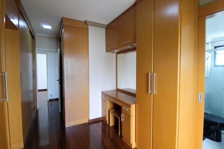 Apartamento à venda com 199m², 3 quartos e 3 vagasCloset do quarto 2