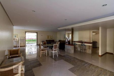 Apartamento à venda com 199m², 3 quartos e 3 vagasÁrea comum - Salão de festas