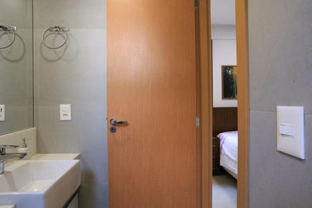 Apartamento à venda com 140m², 2 quartos e 2 vagasBanheiro da Suíte