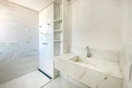 Apartamento à venda com 186m², 4 quartos e 3 vagasBanheiro da Suíte 2