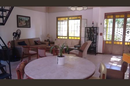 Casa à venda com 3 quartos, 360m² em Anil, Rio de Janeiro