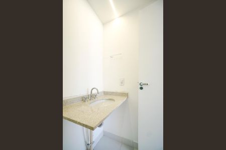 Apartamento para alugar com 106m², 2 quartos e 2 vagas Apartamento para alugar com 106m², 2 quartos e 2 vagasBanheiro da suíte 01